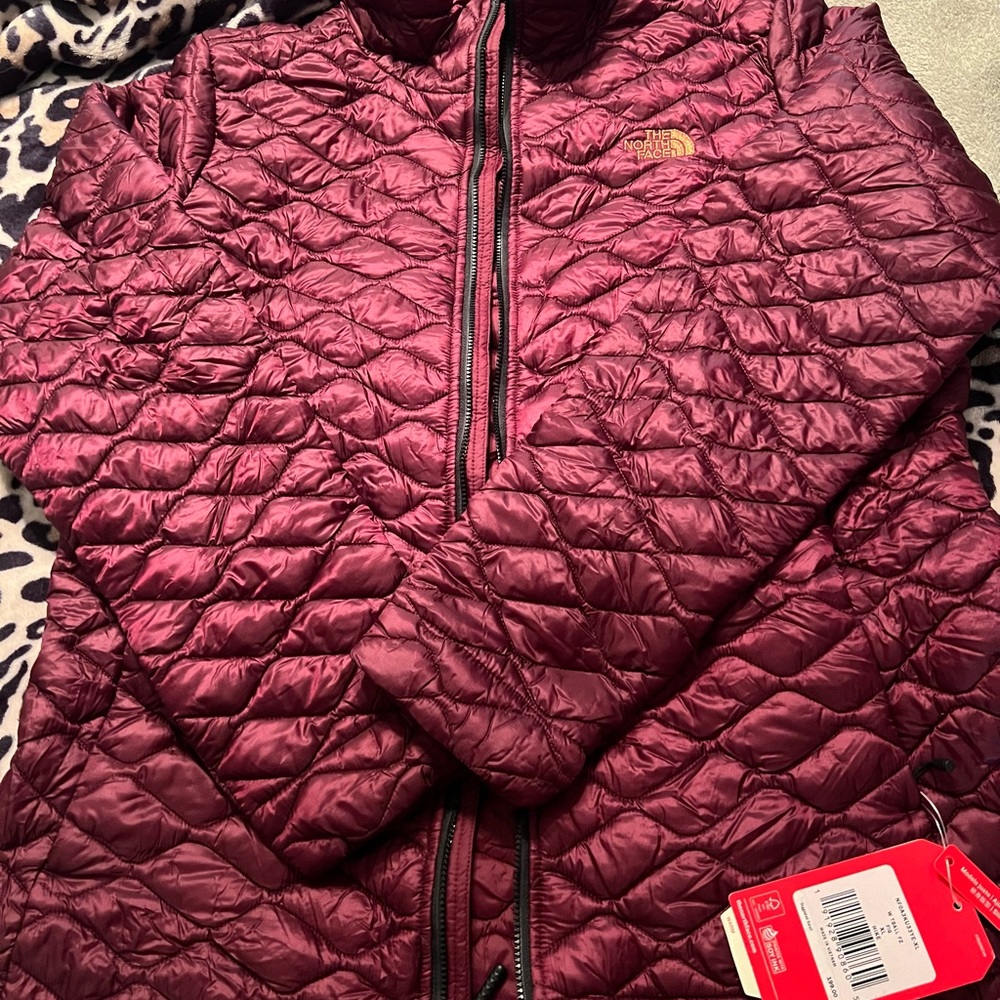 Women’s North Face Thermoball Jacket XL Fig with bronze/gold lettering